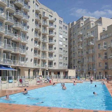 Appartement Met Zeezicht En Verwarmd Zwembad Остенде Екстериор снимка