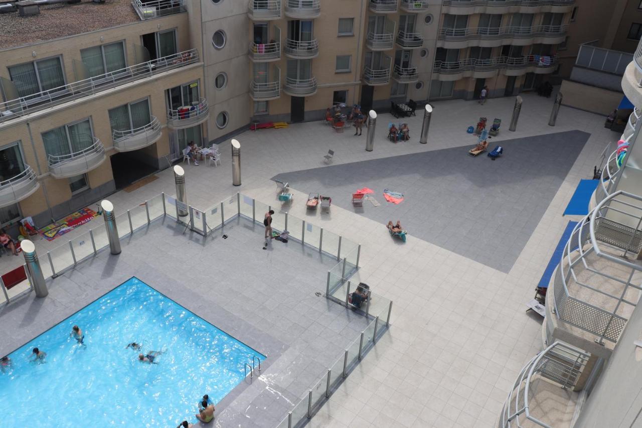 Appartement Met Zeezicht En Verwarmd Zwembad Остенде Екстериор снимка