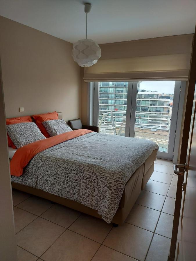 Appartement Met Zeezicht En Verwarmd Zwembad Остенде Екстериор снимка