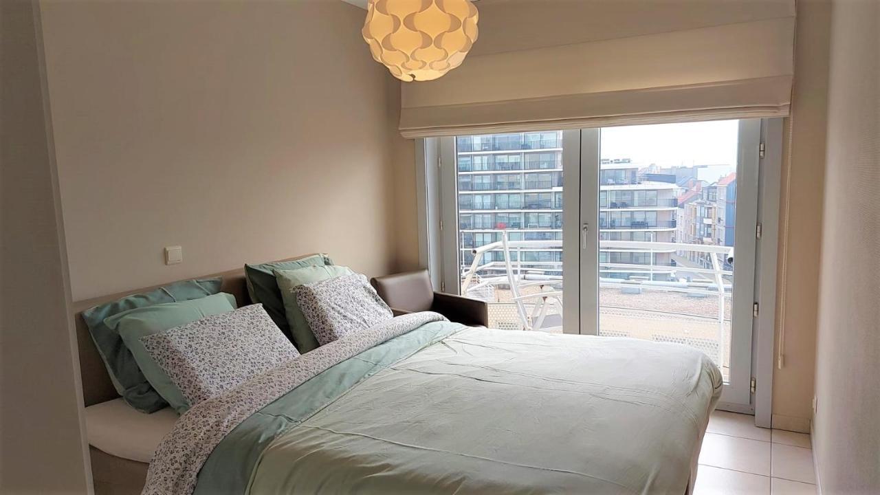 Appartement Met Zeezicht En Verwarmd Zwembad Остенде Екстериор снимка