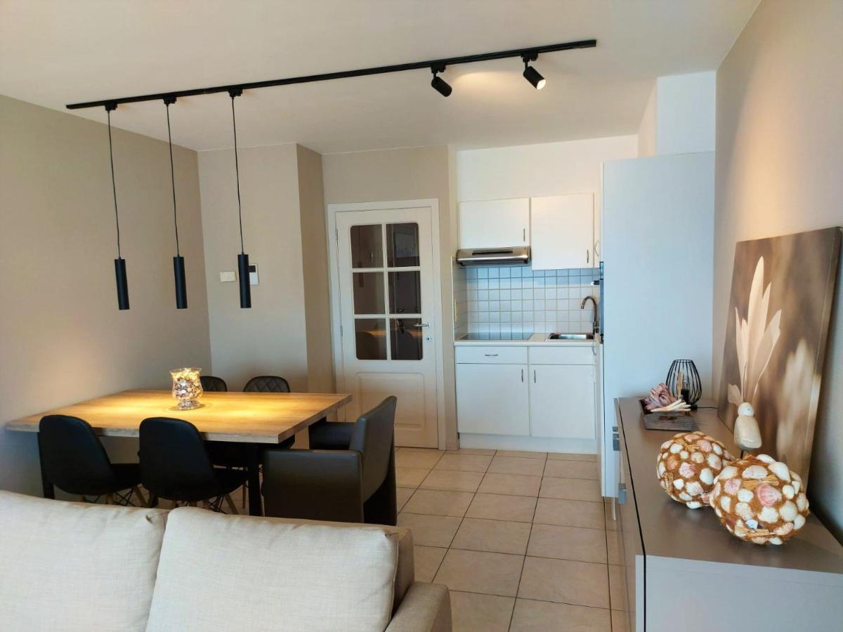 Appartement Met Zeezicht En Verwarmd Zwembad Остенде Екстериор снимка