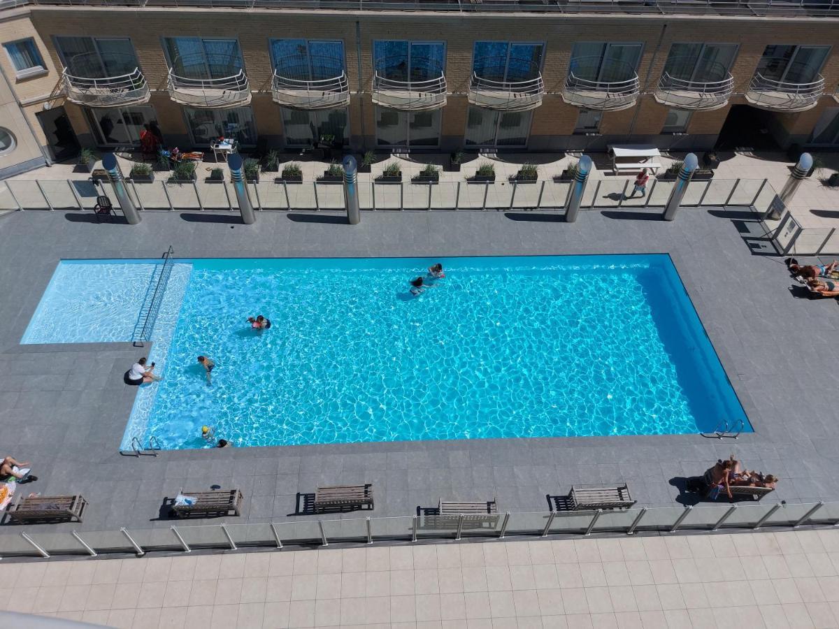 Appartement Met Zeezicht En Verwarmd Zwembad Остенде Екстериор снимка